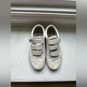 Vans - Old Skool V Suede Canvas Shoe. Color Marshmallow/Turtledove. Size 7.5.